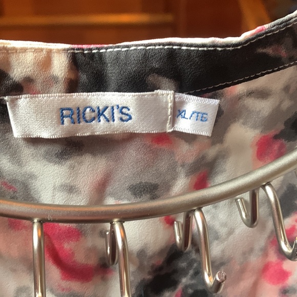 Tie Dye Style Short Sleeve Blouse - Picture 2 of 5